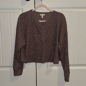 Women’s lightweight cropped sweater